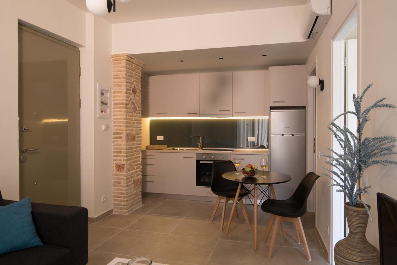 Lodge Modern Apartments, In Kalamaki Centre Екстериор снимка